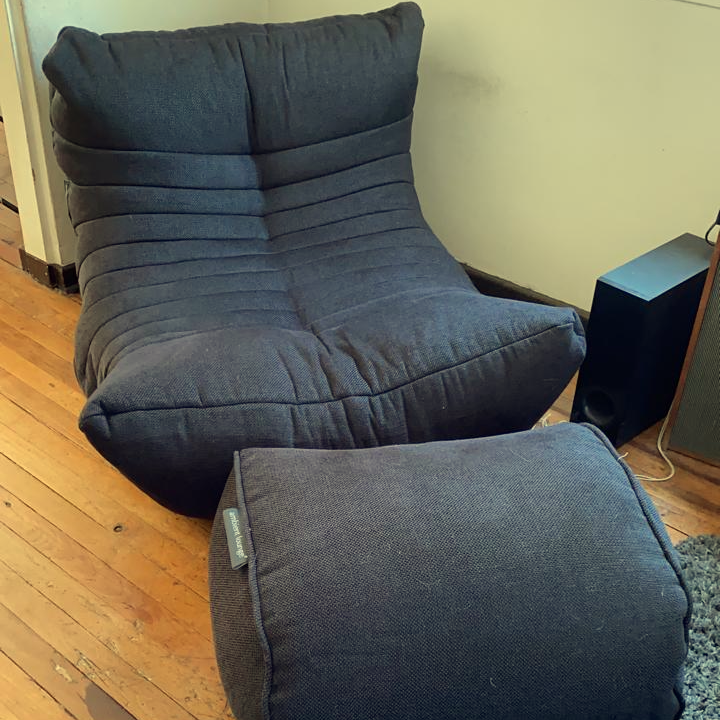 Acoustic Chaise - Black Sapphire