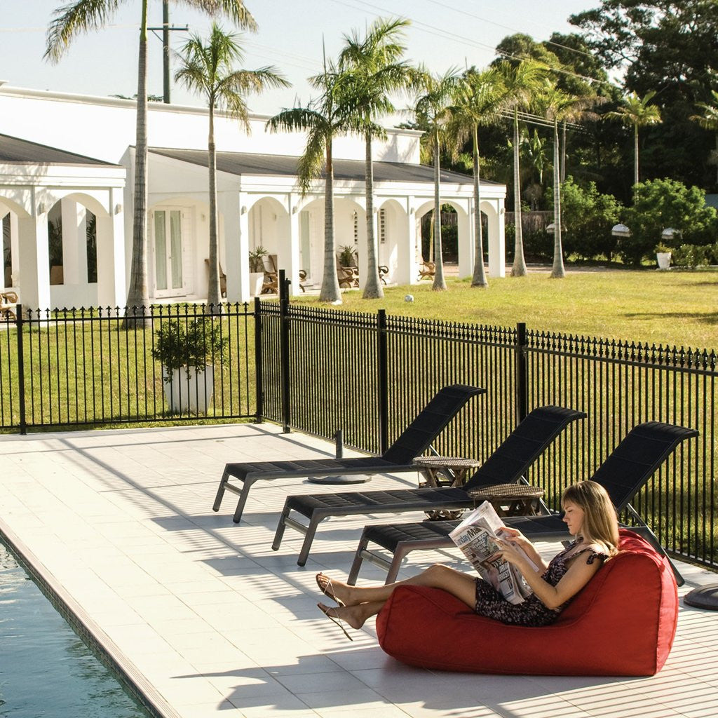 STUDIO Lounger - Toro Red
