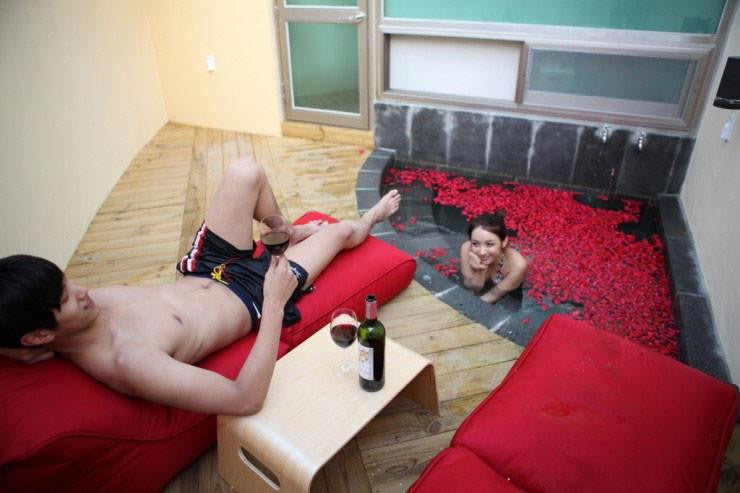CONVERSION Lounger - Toro Red